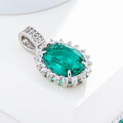 Pingente Oval com Cristal Lapidado e Zircônias