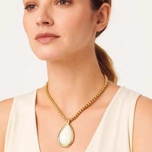 Colar com Pingente Gota Resina