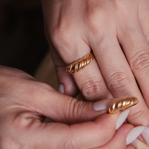 ANEL CROISSANT OURO 18K