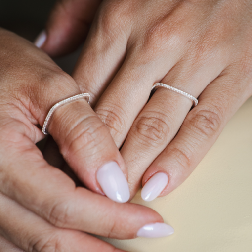 ANEL QUADRADO CRAVEJADO PRATA