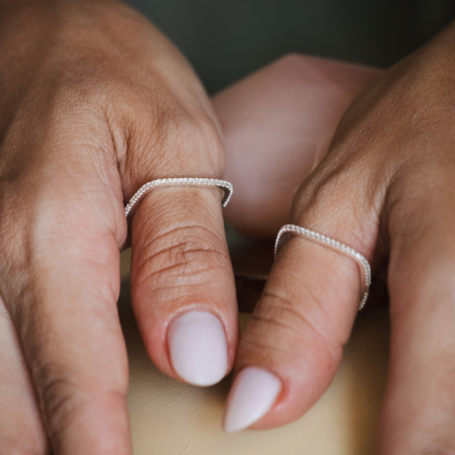 ANEL QUADRADO CRAVEJADO PRATA