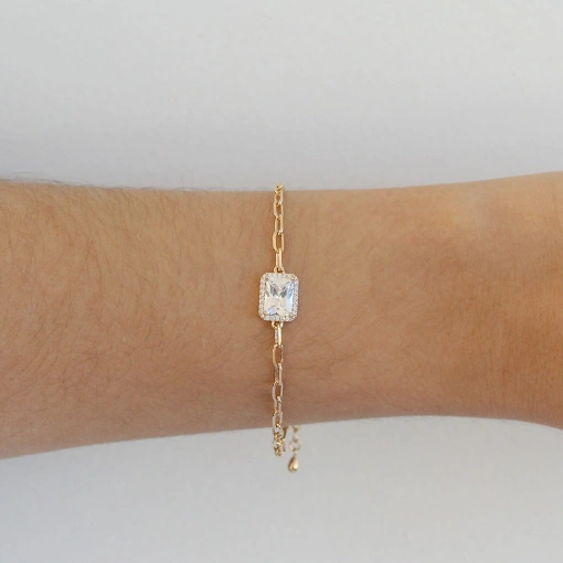 Pulseira de elos com pingente cravejado em zircônia