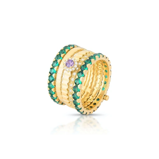 Anel moderno com vários elos cravejados e lisos.