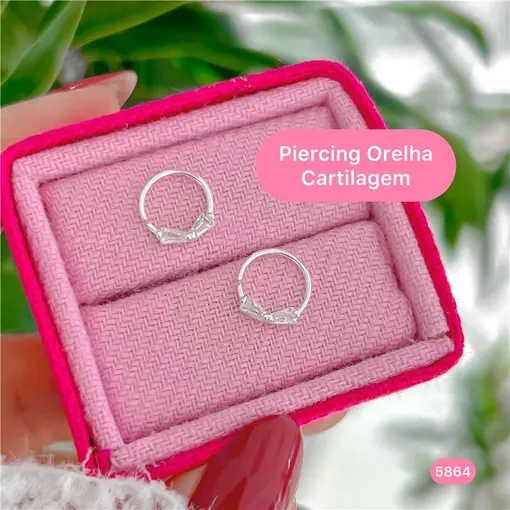 Cy5864 - Piercing Orelha Cartilagem Laço Com Zircônia