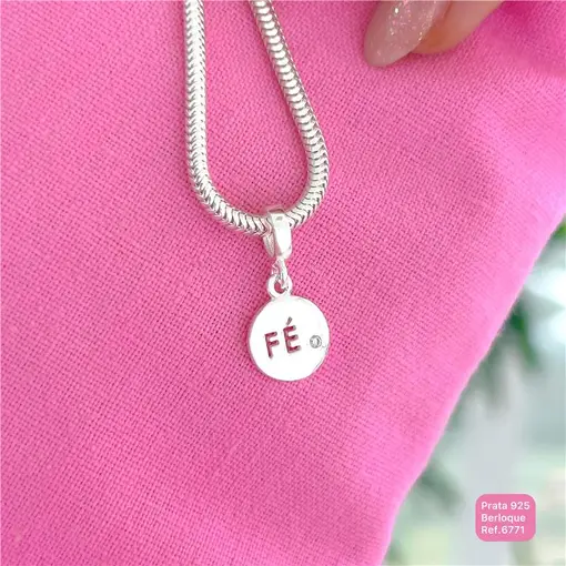 Cy6771 - Berloque Medalha Fé com Zircônia Cristal
