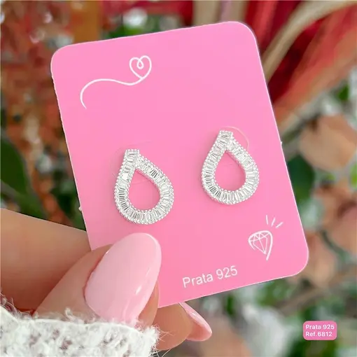 Cy6812 - Brinco Gota Inteira Cravejada Zircônias Baguete