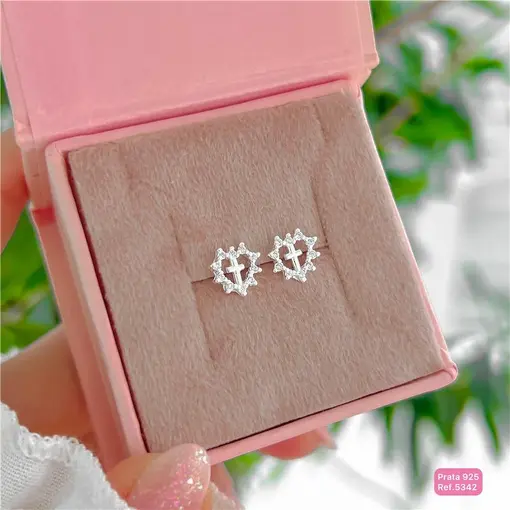 Cy5342 - Brinco Coração Com Cruz Cravejado Cristais