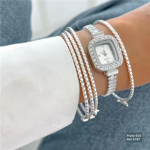 Cy5797 - Bracelete 18cm Oval Fio Torcido com trava de segurança