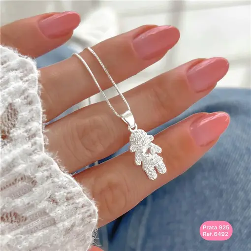 Cy6492 - Pingente Menina Inteira Cravejada Zircônias Coração