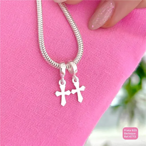Cy6773 - Berloque Cruz Clássica Lisa
