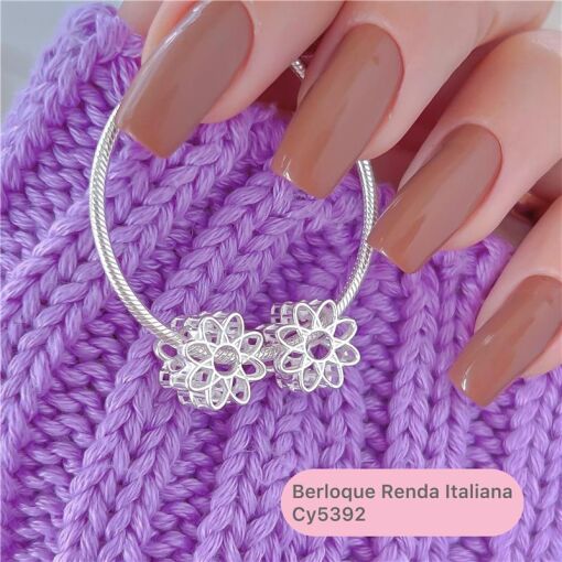 Cy5392 - Berloque Renda Italiana Margarida