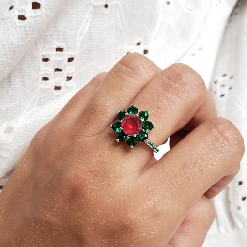 Anel flor pequena zircônias