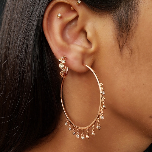 Brinco argola em prata com ponto de luz pendurados