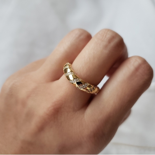 Anel espiral com zircônias