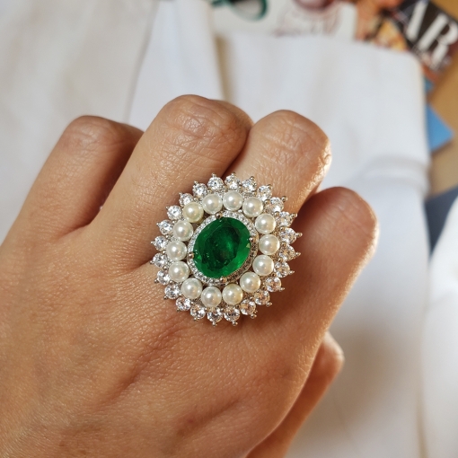 Anel oval fusion, pérolas e zircônias redondas