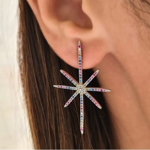 BRINCO FOLHEADO ESTRELA CUMPRIDO COM MICROCRAVAÇÃO