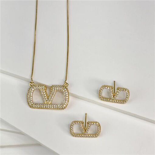 CONJUNTO V CRAVEJADO