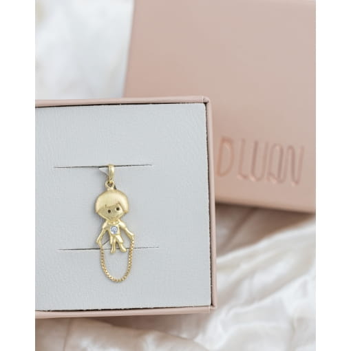Pingente Ouro 18K Menino Pulando Corda Com Brilhante 1 Ponto