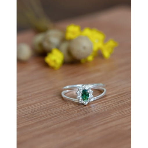 Anel Prata 925 Com Zircônia Verde e Zircônia Branca