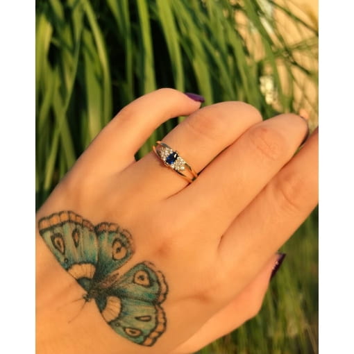 Anel Banhado a Ouro 18K Com Zircônia Azul Escuro e Branca