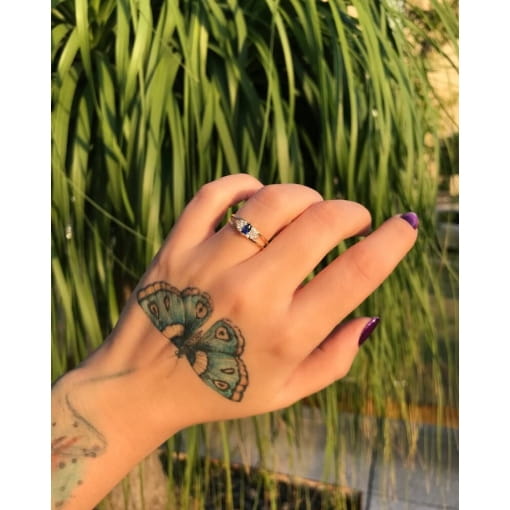 Anel Banhado a Ouro 18K Com Zircônia Azul Escuro e Branca