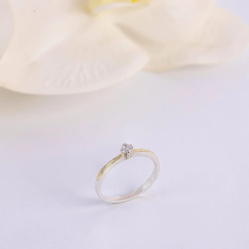 Anel Solitário Prata 925 Com Detalhes Ouro 18K Zircônia Branca