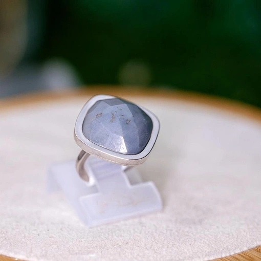 Anel Prata 925 Com Pedra Natural Quartzo Cinza