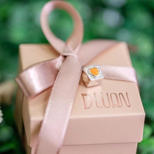 Berloque Prata 925 Quadrado Coração Laranja Esmaltado