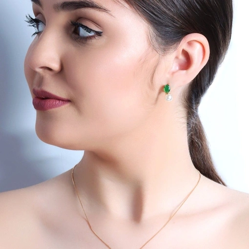 Brinco Banho De Ouro 18K Com Zircônia Verde e Pérola Sintética