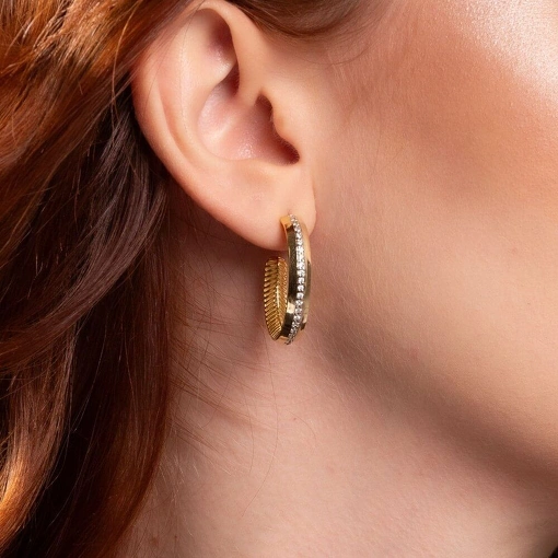 Brinco Banho de Ouro 18k Meia Argola Oval Com Zircônias Brancas