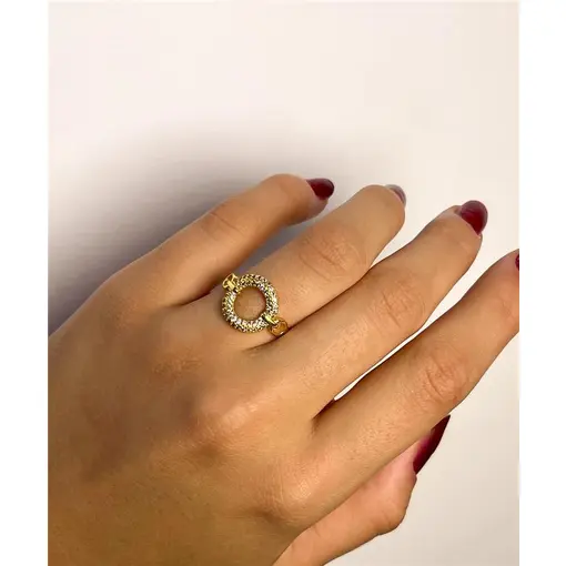 ANEL ARO LISO CENTRO CÍRCULO VAZADO CRAVEJADO LATERAIS VAZADA |