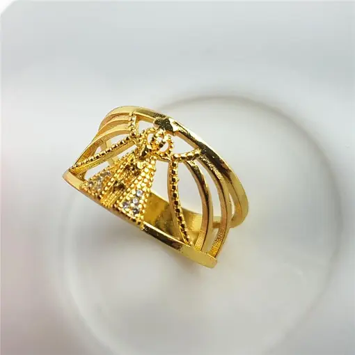 ANEL EM AROS LISO VAZADO CENTRO NOSSA SENHORA MANTO EM ZIRCÔNIA