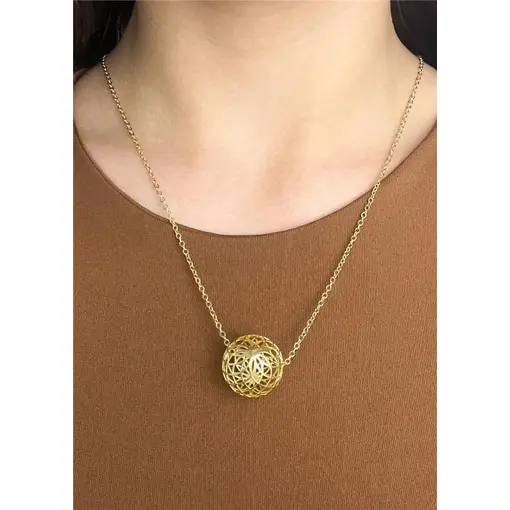 COLAR ELO BAILARINA PINGENTE ESFERA VAZADA CENTRO FLOR | BANHADO