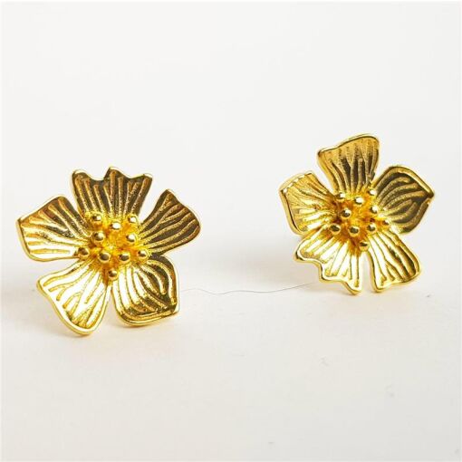 BRINCO FLOR PETALAS LISAS TEXTURIZADAS|1,3CM|BANHADO EM OURO 18K