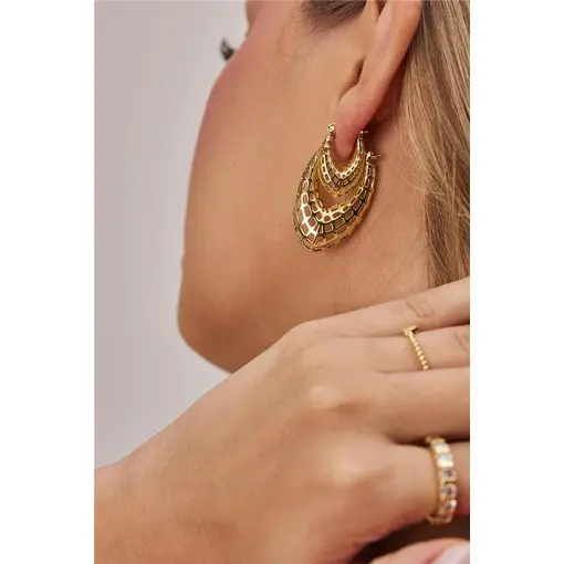 ARGOLA 3,5CM VAZADA EM QUADRADOS FECHO ITALIANO | BANHADO EM OUR