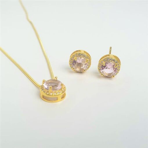 CONJUNTO PEDRA REDONDA 6MM ROSA CRAVEJADA AO REDOR CAIXA ALTA |