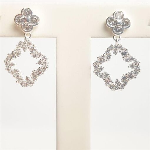 BRINCO MINI TREVO COM ZIRCÔNIA CRISTAL E TREVO VAZADO CRAVEJADO