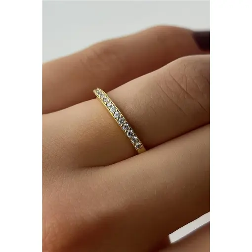 ANEL APARADOR ARO LISO FRENTE CRAVEJADA 2MM | BANHADO EM OURO 18