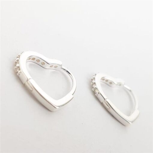 ARGOLA 1,5CM FORMATO CORACAO LISO COM FILETE CRAVEJADO PRATA 925