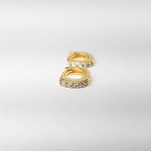 MINI ARGOLA COM 5 ZIRC NA FRENTE|BANHADO EM OURO 18K