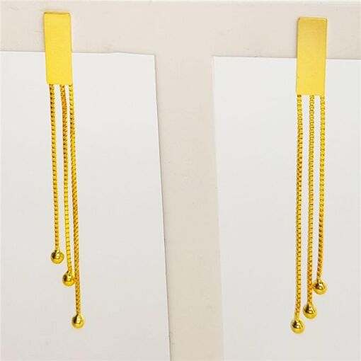 BRINCO PLACA LISA COM PENDENTES COM ESFERA NA PONTA