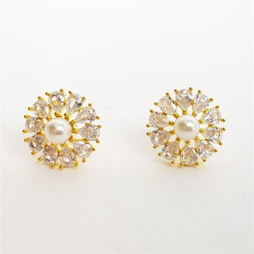 BRINCO FLOR EM GOTA CRISTAL MEIO EM PEROLA/1,4CM/BANHADO EM OURO