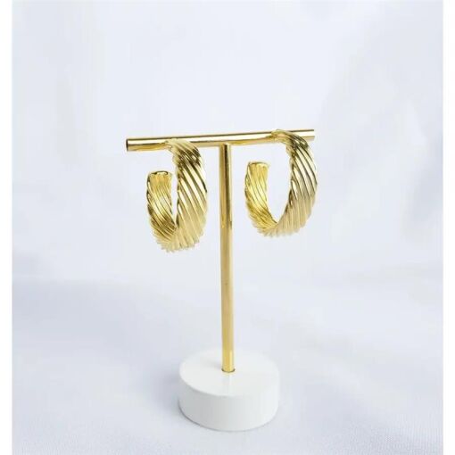 ARGOLA DETALHE FIOS TRANSVERSAL TEXTURIZADO|BANHADO EM OURO 18K