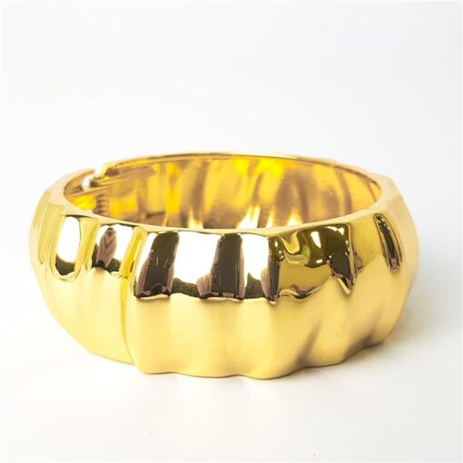 BRACELETE ARO LISO EM FILETES AMASSADOS VERSO OVAL | SEM GARANTI