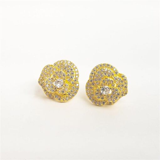 BRINCO 1,4CM FLOR EM PÉTALAS ENCAIXADAS CRAVEJADAS ZIRCÔNIA AO M