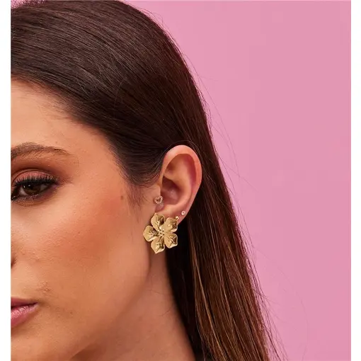 BRINCO  FLOR CHAPA LISA COM TEXTURAS EM DETALES | BANHADO EM OUR