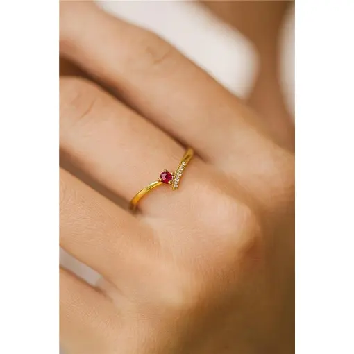 ANEL ARO LISO/CRAVEJADO EM `V` CENTRO ZIRCÔNIA CRISTAL ROSA FORT