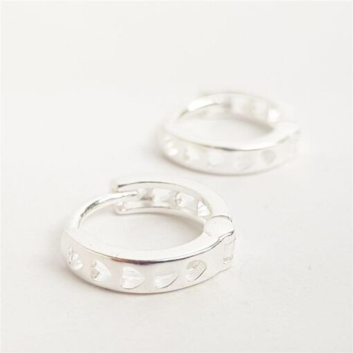 ARGOLA LISA COM MINI CORAÇÃO VAZADO| 1,4CM| PRATA 925