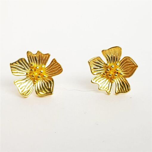 BRINCO FLOR PETALAS LISAS TEXTURIZADAS|1,3CM|BANHADO EM OURO 18K
