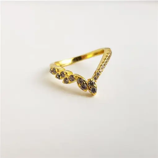 ANEL ARO LISO FRENTE CRAVEJADO COM FOLHAS EM ZIRCÔNIA CRISTAL EM